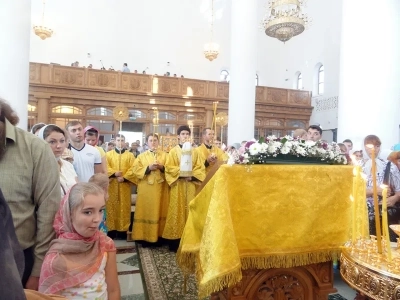 Преосвященный Александр, Епископ Брянский и Севский, за Божественной литургией в Брянском кафедральном соборе, совершил иерейскую хиротонию клирика Новозыбковского благочиния