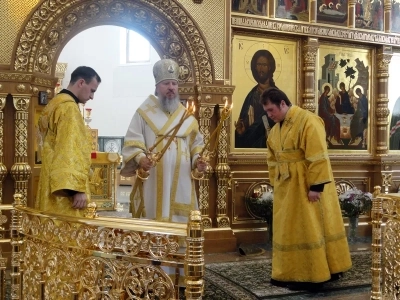 Преосвященный Александр, Епископ Брянский и Севский, за Божественной литургией в Брянском кафедральном соборе, совершил иерейскую хиротонию клирика Новозыбковского благочиния