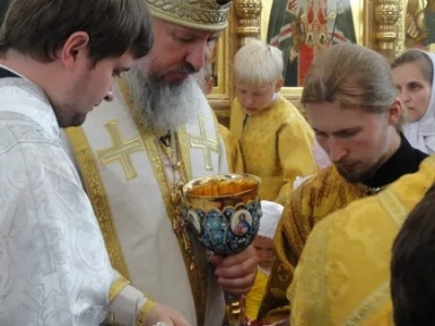 Преосвященный Александр, Епископ Брянский и Севский, за Божественной литургией в Брянском кафедральном соборе, совершил иерейскую хиротонию клирика Новозыбковского благочиния