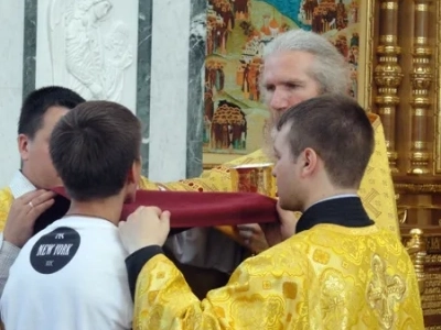 Преосвященный Александр, Епископ Брянский и Севский, за Божественной литургией в Брянском кафедральном соборе, совершил иерейскую хиротонию клирика Новозыбковского благочиния