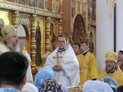 Преосвященный Александр, Епископ Брянский и Севский, за Божественной литургией в Брянском кафедральном соборе, совершил иерейскую хиротонию клирика Новозыбковского благочиния