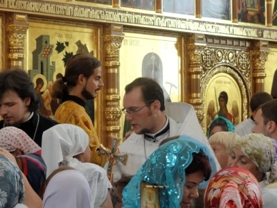 Преосвященный Александр, Епископ Брянский и Севский, за Божественной литургией в Брянском кафедральном соборе, совершил иерейскую хиротонию клирика Новозыбковского благочиния