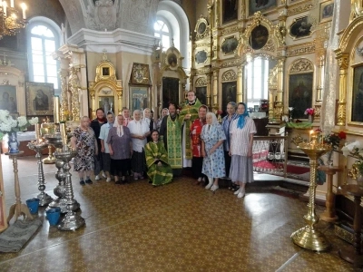 Преосвященный Александр, Епископ Брянский и Севский, за Божественной литургией в Брянском кафедральном соборе, совершил иерейскую хиротонию клирика Новозыбковского благочиния