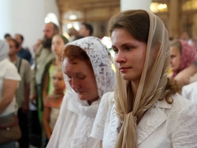 Преосвященный Александр, Епископ Брянский и Севский, за Божественной литургией в Брянском кафедральном соборе, совершил иерейскую хиротонию клирика Новозыбковского благочиния