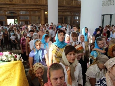 Преосвященный Александр, Епископ Брянский и Севский, за Божественной литургией в Брянском кафедральном соборе, совершил иерейскую хиротонию клирика Новозыбковского благочиния