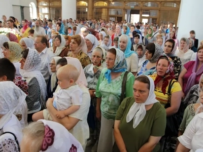 Преосвященный Александр, Епископ Брянский и Севский, за Божественной литургией в Брянском кафедральном соборе, совершил иерейскую хиротонию клирика Новозыбковского благочиния