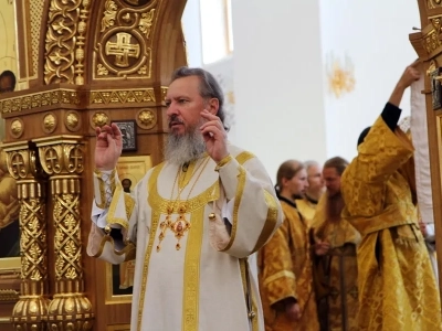 Преосвященный Александр, Епископ Брянский и Севский, за Божественной литургией в Брянском кафедральном соборе, совершил иерейскую хиротонию клирика Новозыбковского благочиния