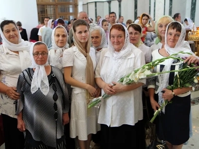 Преосвященный Александр, Епископ Брянский и Севский, за Божественной литургией в Брянском кафедральном соборе, совершил иерейскую хиротонию клирика Новозыбковского благочиния