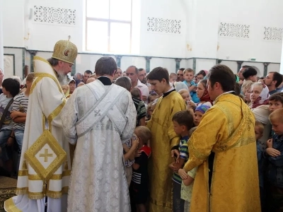 Преосвященный Александр, Епископ Брянский и Севский, за Божественной литургией в Брянском кафедральном соборе, совершил иерейскую хиротонию клирика Новозыбковского благочиния