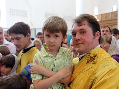 Преосвященный Александр, Епископ Брянский и Севский, за Божественной литургией в Брянском кафедральном соборе, совершил иерейскую хиротонию клирика Новозыбковского благочиния