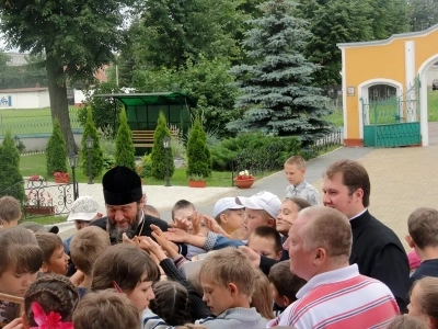 «Истинно говорю вам, если не обратитесь и не будете как дети, не войдете в Царство Небесное» - Говорит Господь (Матф.18:3). Учащиеся Новозыбковской школы №6 посетили храм в честь чуда Архистратига Михаила в Хонех города Новозыбкова