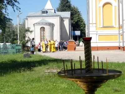 День Святой Руси: Благочинный Новозыбковского округа совершил молебное пение ко всем святым в земле Российской просиявшим