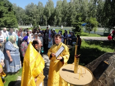 День Святой Руси: Благочинный Новозыбковского округа совершил молебное пение ко всем святым в земле Российской просиявшим