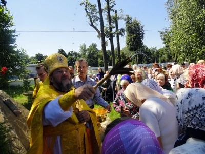 День Святой Руси: Благочинный Новозыбковского округа совершил молебное пение ко всем святым в земле Российской просиявшим