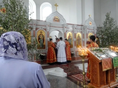 В день воспоминания Третье обретение честной главы святого Пророка, Предтечи и Крестителя Господня Иоанна, Преосвященный Александр Епископ Брянский и Севский совершил Божественную литургию в храме в честь Преображения Господня града Брянска