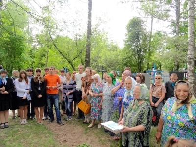 Обелиск защитникам земли Новозыбковской