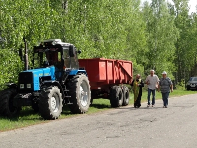 Хлеб наш насущный даждь нам днесь… (Мф.6:11) – Благочинный освятил поля в окрестностях Новозыбкова