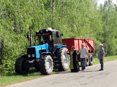 Хлеб наш насущный даждь нам днесь… (Мф.6:11) – Благочинный освятил поля в окрестностях Новозыбкова