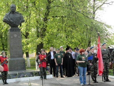 Благочинный Новозыбковского округа Брянской епархии принял участие в Историко-мемориальной акции «Эстафета Знамени Победы»