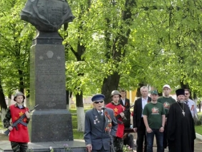 Благочинный Новозыбковского округа Брянской епархии принял участие в Историко-мемориальной акции «Эстафета Знамени Победы»