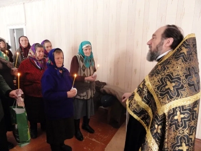 В Четверг Первой седмицы Великого поста, Благочинный Новозыбковского округа протоиерей Владимир Похожай Причастил Святых Христовых Таин жителей сёл Новые Бобовичи и Старые Бобовичи Новозыбковского района