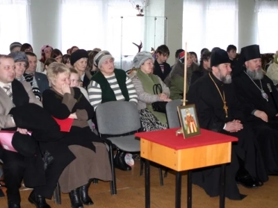 В день Праздника Сретения Господня, Епископ Брянский и Севский Александр совершил Божественную литургию в городе Новозыбкове, а также принял участие в Сретенских торжествах