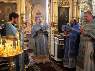 В день Праздника Сретения Господня, Епископ Брянский и Севский Александр совершил Божественную литургию в городе Новозыбкове, а также принял участие в Сретенских торжествах