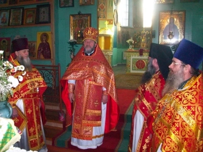 в День памяти священномучеников Стародубских в храме во Имя Святой Троицы города Новозыбкова совершено соборное Богослужение духовенства Новозыбковского благочиния