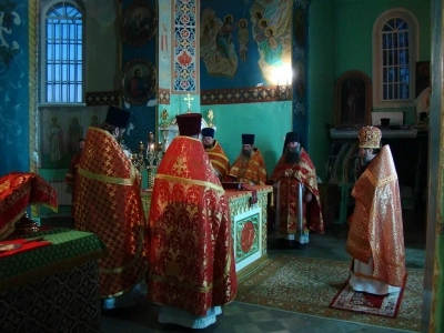 в День памяти священномучеников Стародубских в храме во Имя Святой Троицы города Новозыбкова совершено соборное Богослужение духовенства Новозыбковского благочиния