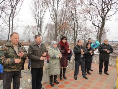 В селе Внуковичи Новозыбковского благочиния освящен Поклонный Крест, воздвигнутый на месте разрушенного храма во имя преподобного Сергия Радонежского