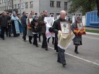 В день празднования Казанской иконы Божией Матери в городе Новозыбкове состоялся Крестный ход с севера на юг