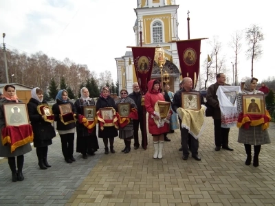 В день празднования Казанской иконы Божией Матери в городе Новозыбкове состоялся Крестный ход с севера на юг