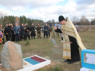 Дмитриевская поминная суббота в Новозыбковском благочинии: В селе Новое Место освящен Поклонный крест в память о всех почивших жителях и основателях села, а также освящен водный источник - обновленная криница в честь апостола Андрея Первозванного