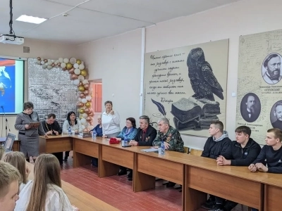 Ответственный по работе с молодежью в Клинцовской епархии принял участие в Часе патриотизма, проведенном для студентов Новозыбковского сельскохозяйственного техникума Ответственный по работе с молодежью в Клинцовской епархии принял участие в Часе патриотизма, проведенном для студентов Новозыбковского сельскохозяйственного техникума
