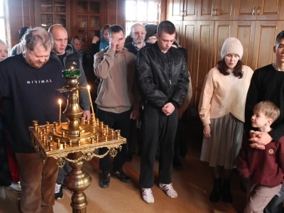В храме в честь Рождества Пресвятой Богородицы города Новозыбкова состоялось праздничное богослужение, посвящённое 100-летию блаженной кончины Святителя Тихона, Патриарха Московского и всея России