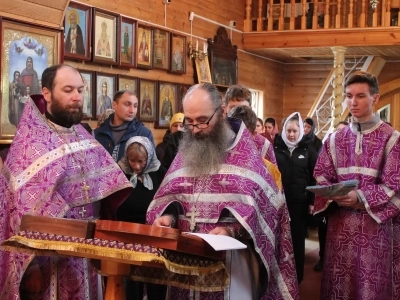 В храме в честь Рождества Пресвятой Богородицы города Новозыбкова состоялось праздничное богослужение, посвящённое 100-летию блаженной кончины Святителя Тихона, Патриарха Московского и всея России