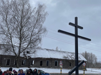 В день Благовещения Пресвятой Богородицы в селе Перелазы Красногорского района освящены три новосооруженных Поклонных креста В день Благовещения Пресвятой Богородицы в селе Перелазы Красногорского района освящены три новосооруженных Поклонных креста