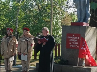 Настоятель храма в честь Рождества Христова села Верещаки Новозыбковского церковного округа Клинцовской епархии принял участие в памятных мероприятиях, состоявшихся в селе, посвященных 80-летию Победы в Великой Отечественной войне