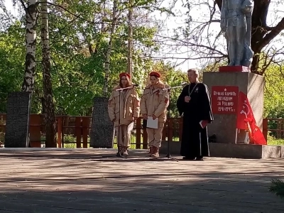 Настоятель храма в честь Рождества Христова села Верещаки Новозыбковского церковного округа Клинцовской епархии принял участие в памятных мероприятиях, состоявшихся в селе, посвященных 80-летию Победы в Великой Отечественной войне