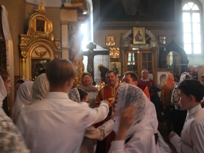 Участники студии «Шарм» города Новозыбкова поздравили прихожанок храма в честь Чуда Архистратига Михаила в Хонех города Новозыбкова с православным женским днем Участники студии «Шарм» города Новозыбкова поздравили прихожанок храма в честь Чуда Архистратига Михаила в Хонех города Новозыбкова с православным женским днем
