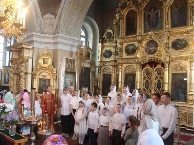 Участники студии «Шарм» города Новозыбкова поздравили прихожанок храма в честь Чуда Архистратига Михаила в Хонех города Новозыбкова с православным женским днем Участники студии «Шарм» города Новозыбкова поздравили прихожанок храма в честь Чуда Архистратига Михаила в Хонех города Новозыбкова с православным женским днем