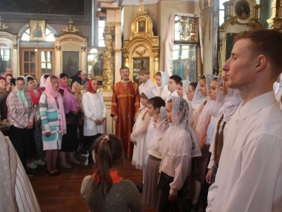 Участники студии «Шарм» города Новозыбкова поздравили прихожанок храма в честь Чуда Архистратига Михаила в Хонех города Новозыбкова с православным женским днем Участники студии «Шарм» города Новозыбкова поздравили прихожанок храма в честь Чуда Архистратига Михаила в Хонех города Новозыбкова с православным женским днем