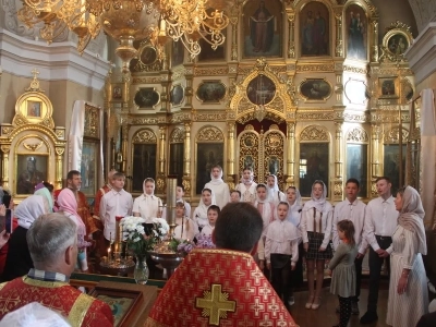Участники студии «Шарм» города Новозыбкова поздравили прихожанок храма в честь Чуда Архистратига Михаила в Хонех города Новозыбкова с православным женским днем Участники студии «Шарм» города Новозыбкова поздравили прихожанок храма в честь Чуда Архистратига Михаила в Хонех города Новозыбкова с православным женским днем