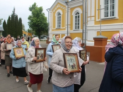 Участники студии «Шарм» города Новозыбкова поздравили прихожанок храма в честь Чуда Архистратига Михаила в Хонех города Новозыбкова с православным женским днем Участники студии «Шарм» города Новозыбкова поздравили прихожанок храма в честь Чуда Архистратига Михаила в Хонех города Новозыбкова с православным женским днем