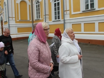 Участники студии «Шарм» города Новозыбкова поздравили прихожанок храма в честь Чуда Архистратига Михаила в Хонех города Новозыбкова с православным женским днем Участники студии «Шарм» города Новозыбкова поздравили прихожанок храма в честь Чуда Архистратига Михаила в Хонех города Новозыбкова с православным женским днем