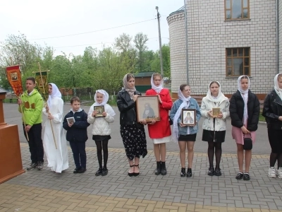 Участники студии «Шарм» города Новозыбкова поздравили прихожанок храма в честь Чуда Архистратига Михаила в Хонех города Новозыбкова с православным женским днем Участники студии «Шарм» города Новозыбкова поздравили прихожанок храма в честь Чуда Архистратига Михаила в Хонех города Новозыбкова с православным женским днем
