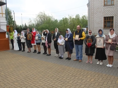 Участники студии «Шарм» города Новозыбкова поздравили прихожанок храма в честь Чуда Архистратига Михаила в Хонех города Новозыбкова с православным женским днем Участники студии «Шарм» города Новозыбкова поздравили прихожанок храма в честь Чуда Архистратига Михаила в Хонех города Новозыбкова с православным женским днем