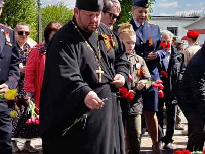 Настоятель храма во Имя Святой Троицы пгт Красная Гора Новозыбковского церковного округа Клинцовской епархии принял участие в памятных мероприятиях, состоявшихся в поселке, посвященных 80-летию Победы в Великой Отечественной войне Настоятель храма во Имя Святой Троицы пгт Красная Гора Новозыбковского церковного округа Клинцовской епархии принял участие в памятных мероприятиях, состоявшихся в поселке, посвященных 80-летию Победы в Великой Отечественной войне