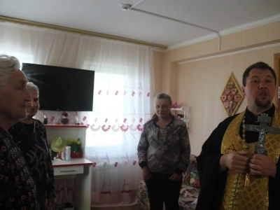 В День празднования Преображения Господня, священник посетил постояльцев АНО «Центр помощи пожилым людям и инвалидам «Мы вместе» города Новозыбкова В День празднования Преображения Господня, священник посетил постояльцев АНО «Центр помощи пожилым людям и инвалидам «Мы вместе» города Новозыбкова