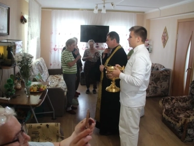 В День празднования Преображения Господня, священник посетил постояльцев АНО «Центр помощи пожилым людям и инвалидам «Мы вместе» города Новозыбкова В День празднования Преображения Господня, священник посетил постояльцев АНО «Центр помощи пожилым людям и инвалидам «Мы вместе» города Новозыбкова